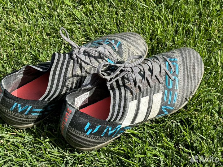 Бутсы Adidas Predator и сороконожки Nemesis Messi