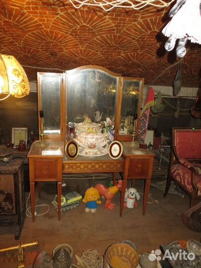 Старинная мебель -Буфеты, горки,стол,трюмо,стул