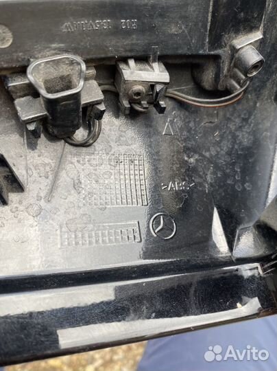 Корпус правого зеркала w212