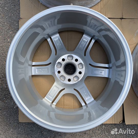 Комплект дисков Audi Q5 R 18 8R0601025A