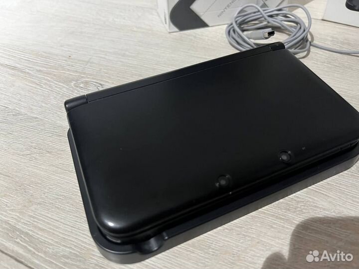 Nintendo 3DS XL + подставка с зарядкой