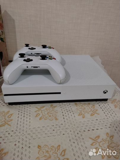 Xbox One s 1tb с играми