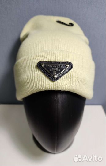 Шапка прада бежевая