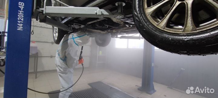 Мойка днища на подьемнике