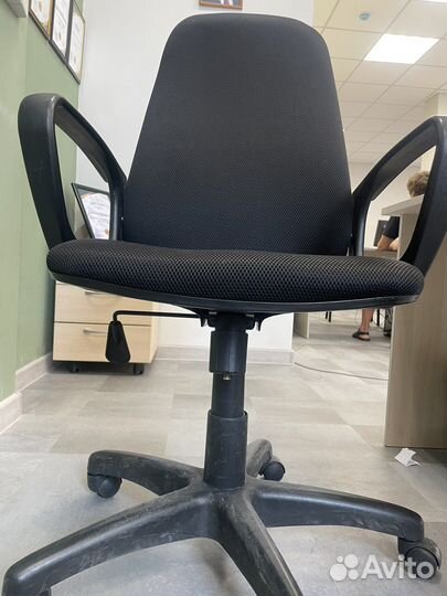 Офисное кресло руководителя бу