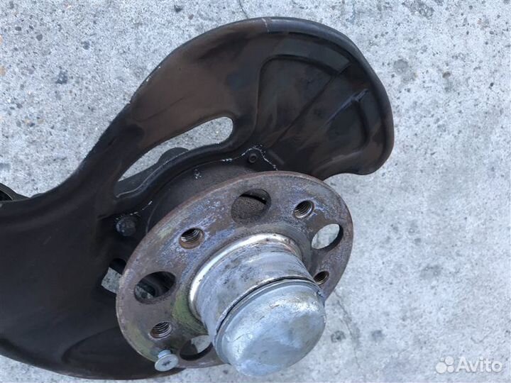 Ступица передняя левая Mercedes-Benz C-Class W203