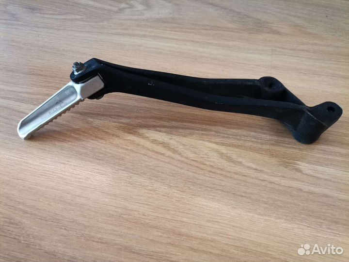 Кронштейн подножки yamaha r1