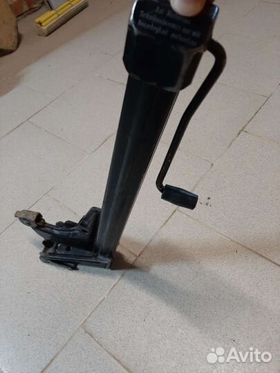 Домкрат на Е34 original