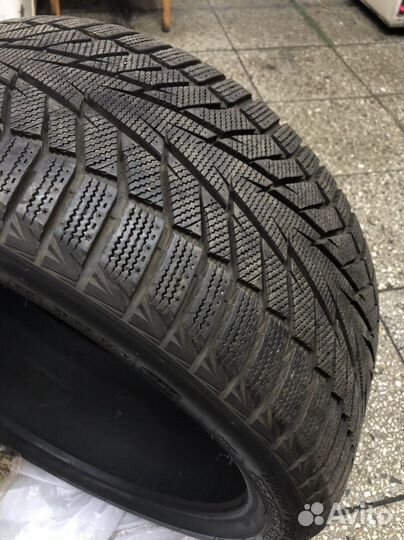 Hankook Winter I'Cept IZ2 255/35 R19