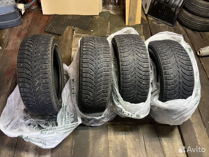 Bridgestone Blizzak Spike-01 205/55 R16