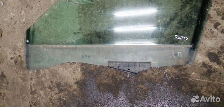 Стекло двери переднее правое левое Audi 80