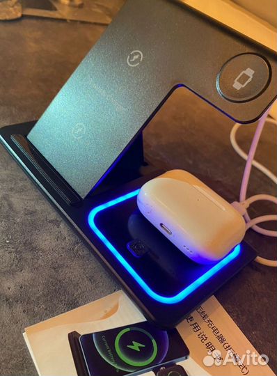 Беспроводная зарядная станция 3 в 1