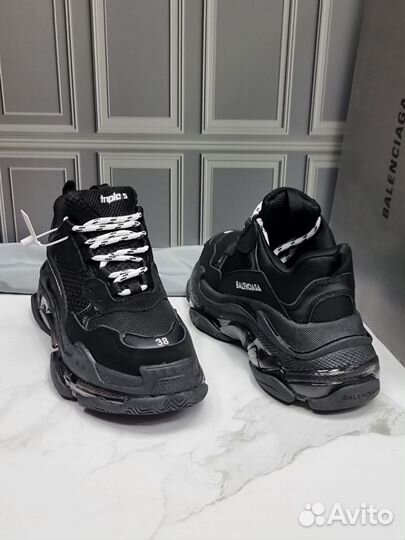 Balenciaga triple s black