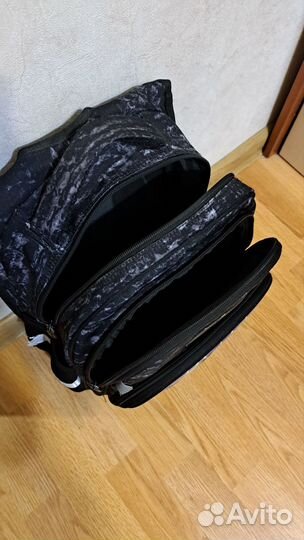 Рюкзак школьный(портфель)доя мальчика