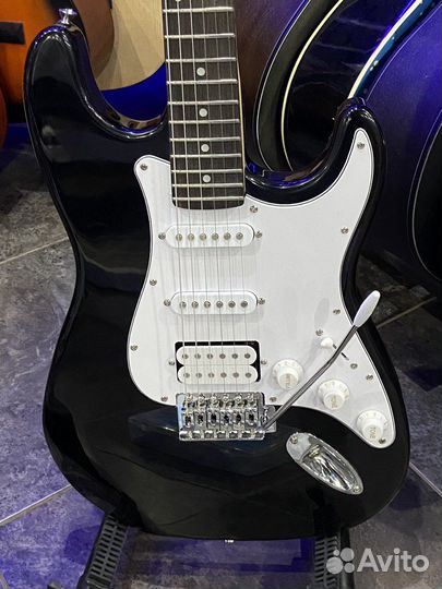 Электрогитара под Fender + Комбоусилитель 5вт