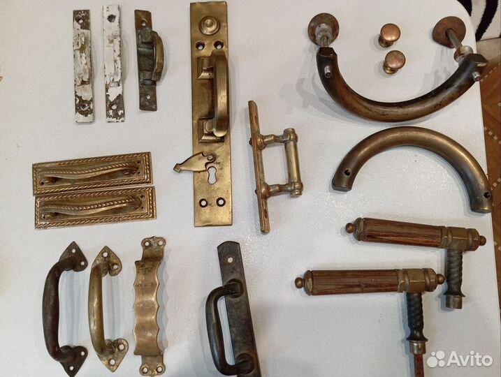 Старинные дверные, оконные, мебельные ручки