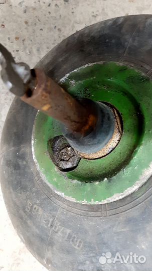 Пневмоколесо (310х135) на подшипнике и оси