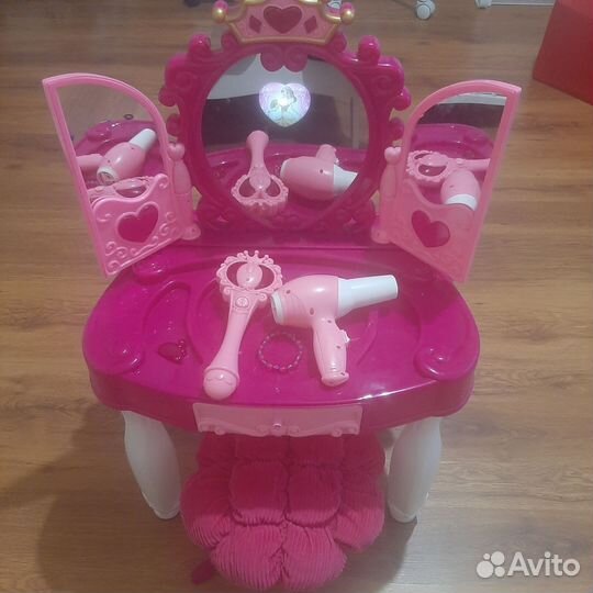 Детский туалетный столик