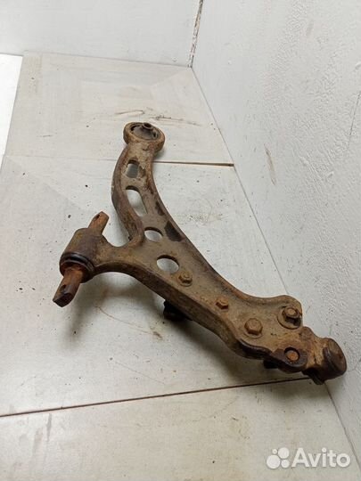 Рычаг передний правый нижний