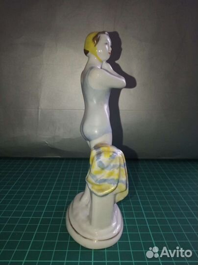 Фарфоровые статуэтки СССР Юная пловчиха