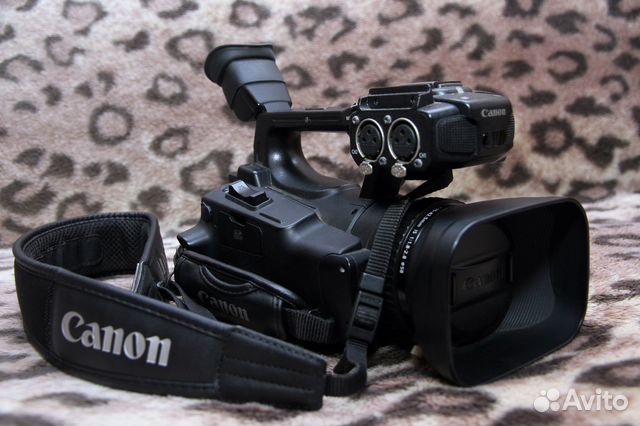 Профессиональная видеокамера Canon XF100