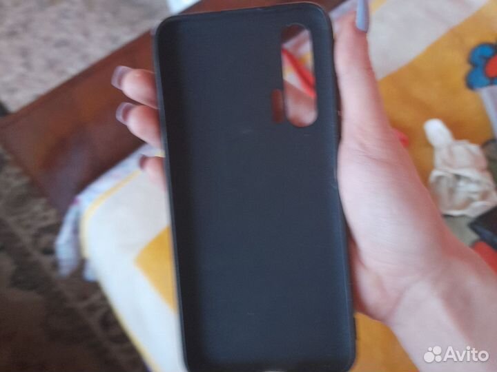 Чехлы на телефон