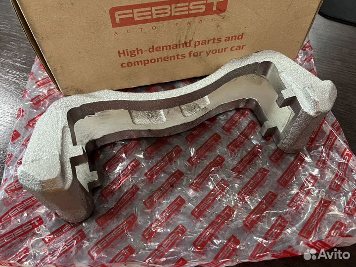 Скоба тормозного суппорта Mitsubishi