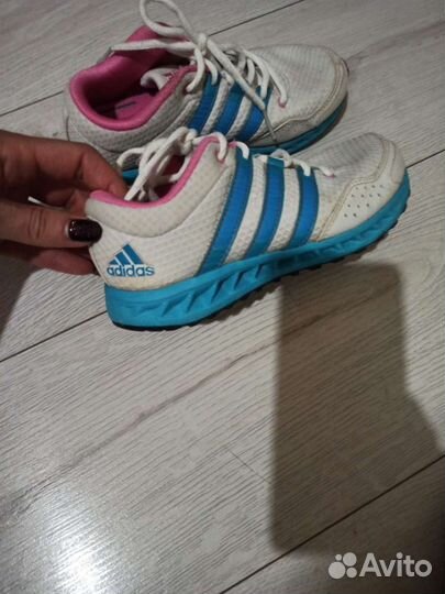 Кроссовки детские для лдевочки adidas 32