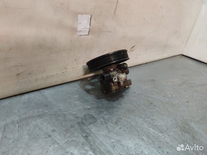 Насос гура Hyundai Solaris седан G4FC 2011