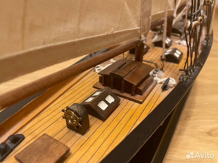 Коллекционная модель яхты, корабля деревянная