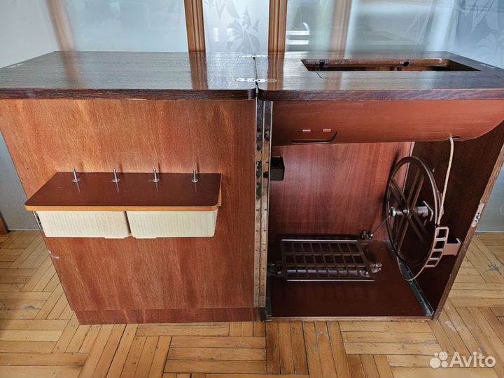 Швейная машинка Лада 237