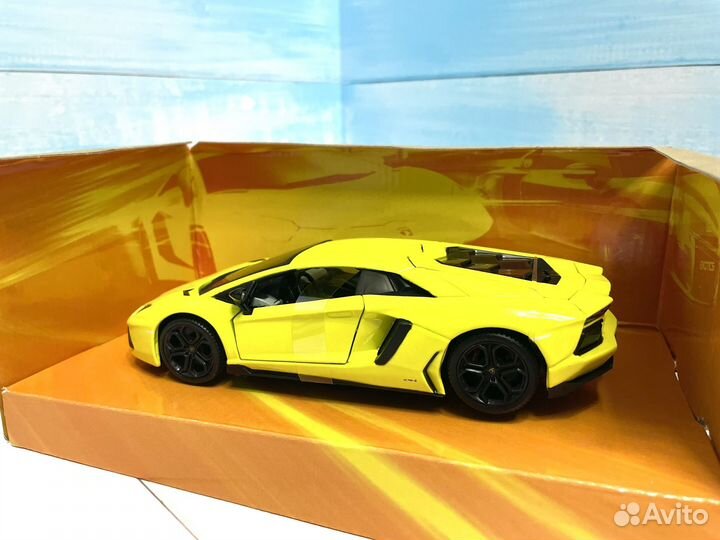 Модель автомобиля Lamborghini Aventador 1:24