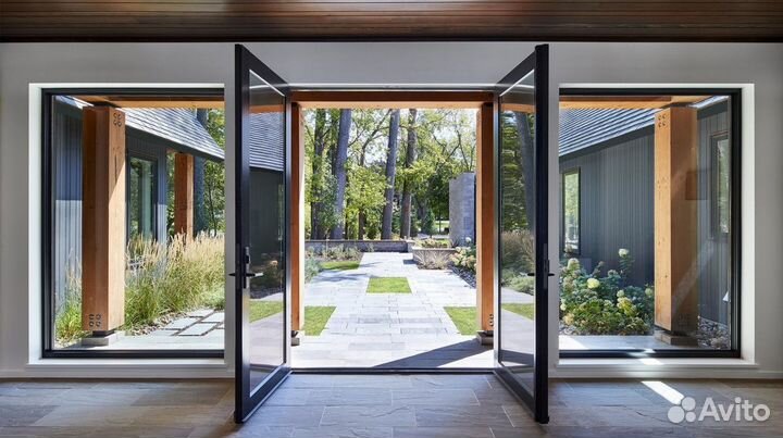 Дверь алюминиевая