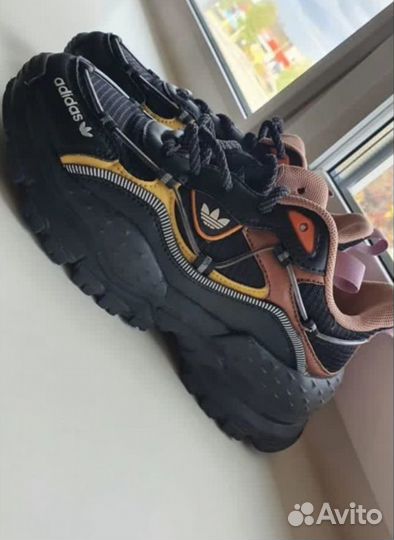 Кроссовки для девочки на р.35.5-36 по стельке 23