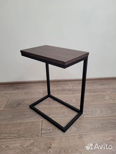 Приставной столик