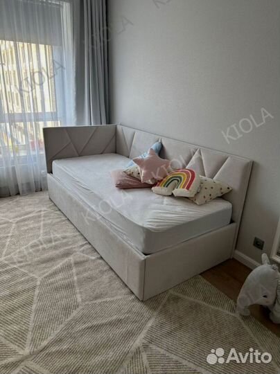 Детская кровать с защитным бортиком