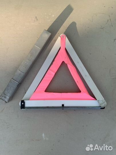 Знак аварийной остановки mercedes