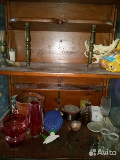Старинный антикварный шкаф буфет