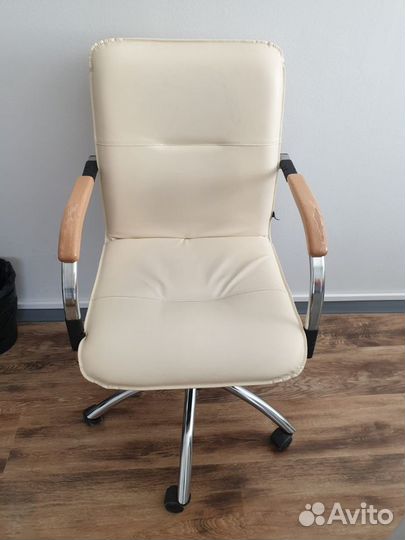 Офисное кресло