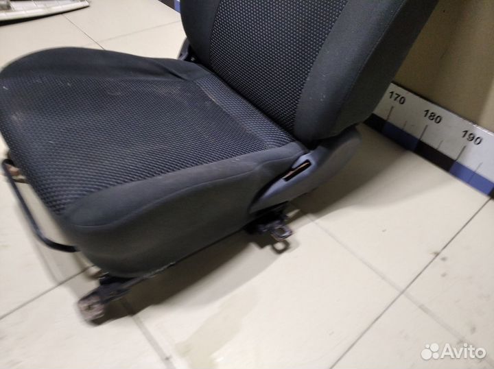 Сиденье переднее правое Lancer (CS/Classic) 2003-2006