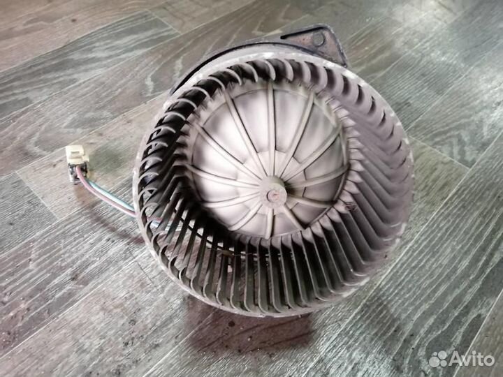 Моторчик отопителя Ниссан Примера Р11