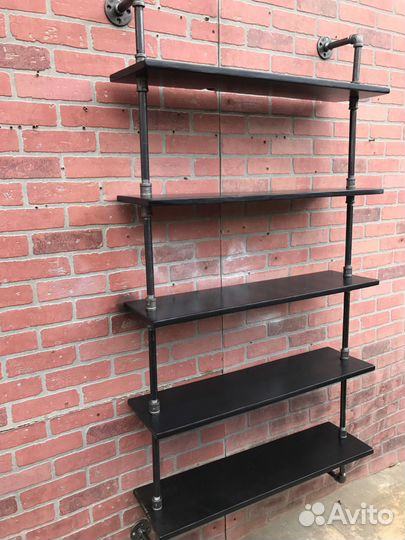 Полки настенные из дерева и труб