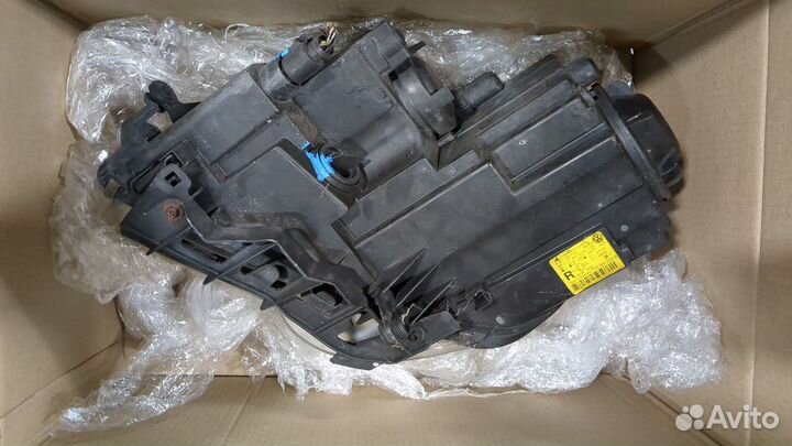 Фара (передняя) правая Volkswagen Touran