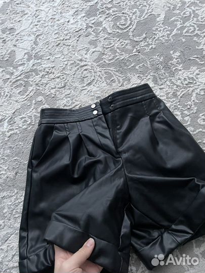 Кожаные шорты