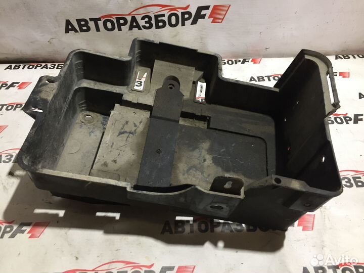 Ford Focus 1 Площадка АКБ