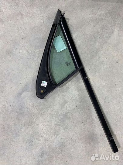 Форточка двери передняя правая Audi Q7