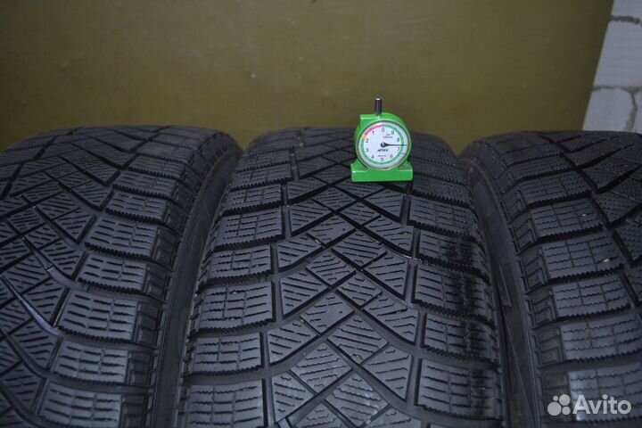 Pirelli Ice Zero FR 215/55 R18 99H