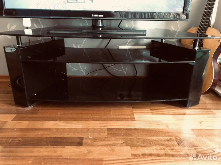 Стеклянная тумба под тв