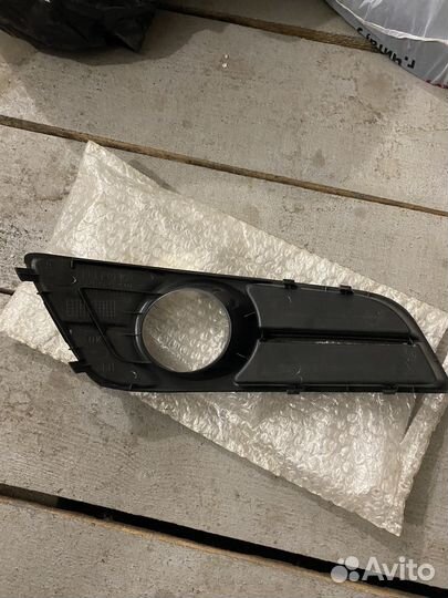 Заглушка на передний бампер Toyota Allex/Runx