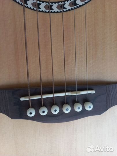 Акустическая гитара